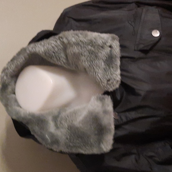 Burton Duchess snowboard jacket - Picture 6 of 16